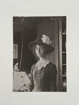 14cm x 10cm Paper - Vintage Woman with Hat