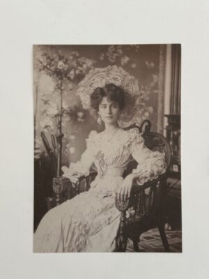 14cm x 10cm Paper - Vintage Woman Sitting in Chair