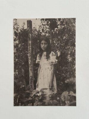 14cm x 10cm Paper - Vintage Girl in the Garden