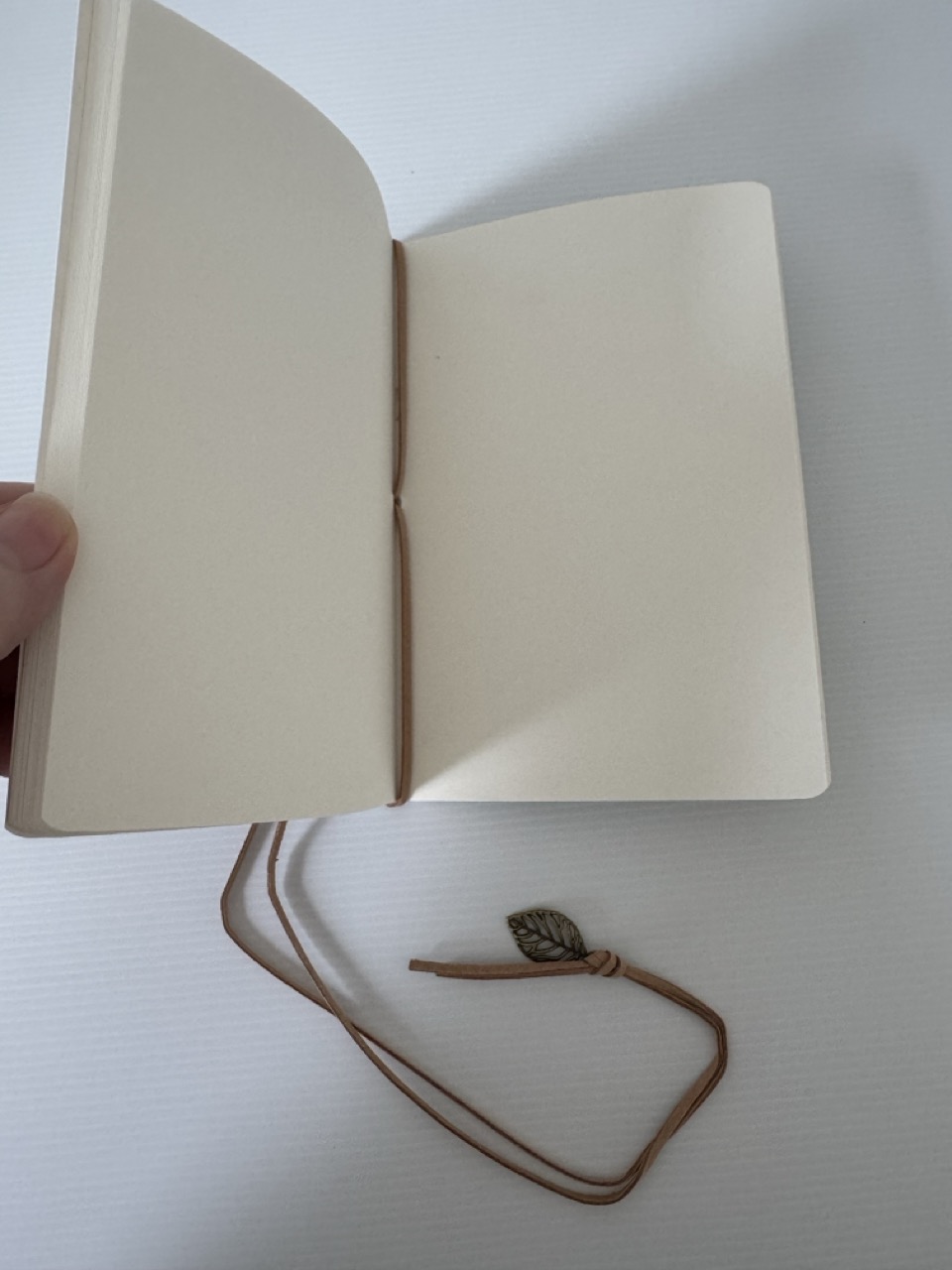 13cm x 18.5cm - A5 Blank Ivory Creative Journal – 80 Blank Pages - Image 3