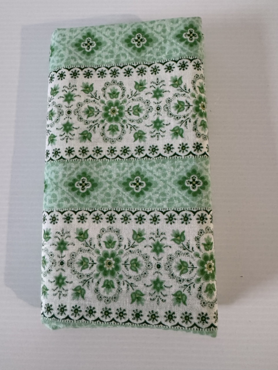 Green Floral Medallion Print - Fat Quarter