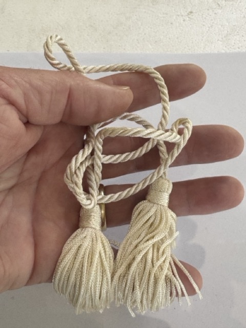 Cream twisted cord tieback – 73cm long - Image 3